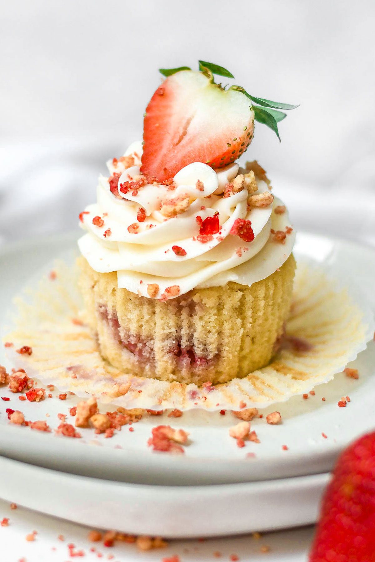stawberry-crunch-cupcakes-recipe-9