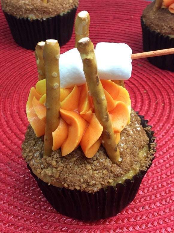 Campfire-pit-cupcake