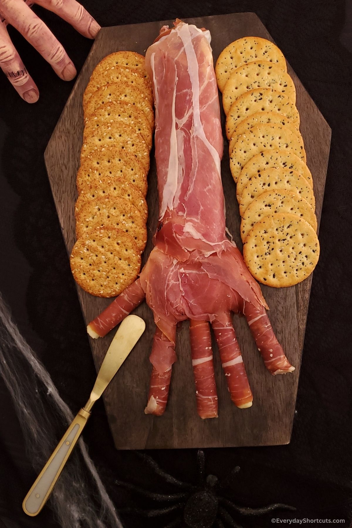 creepy-halloween-hand-appetizer