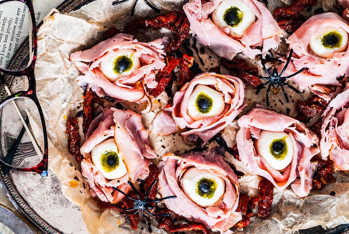 halloween_mozzarella_eyeball_appetizer-4