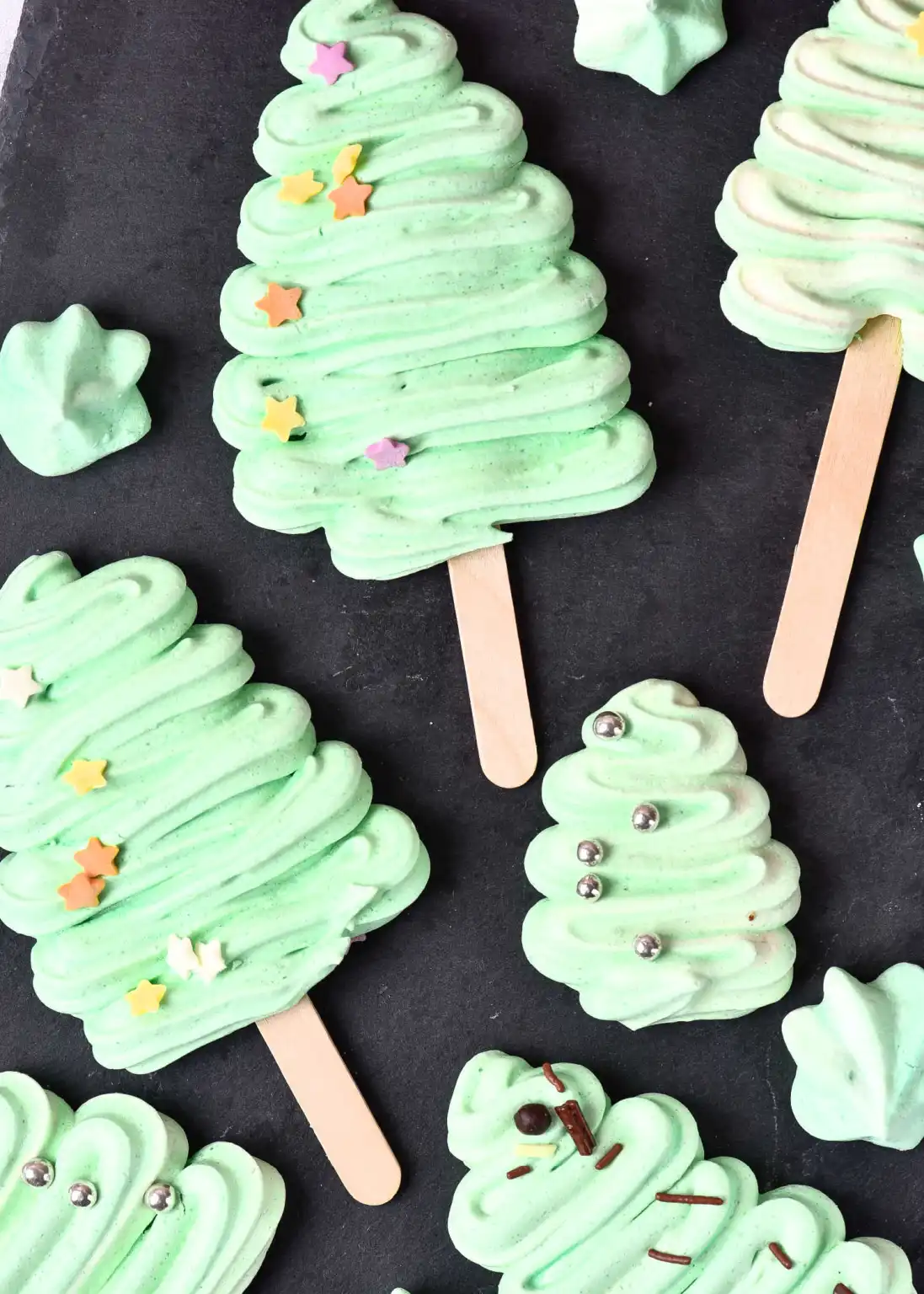 christmas-tree-meringues-