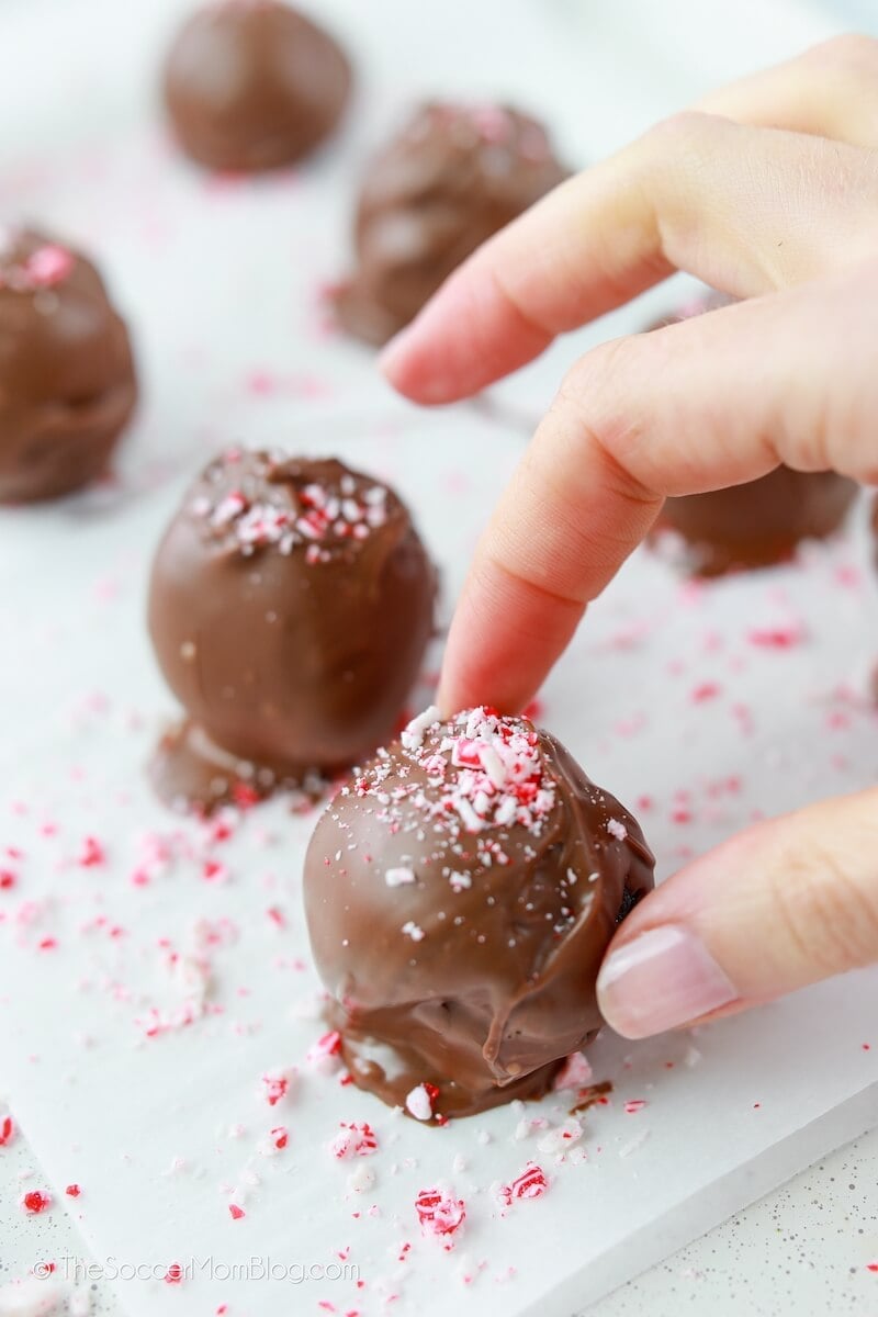 Peppermint-Brownie-Bombs-