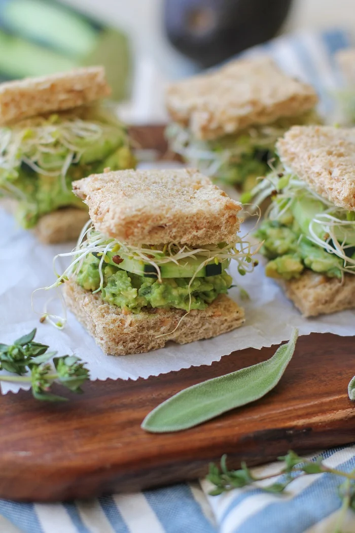 mashed_avoado_finger_sandwiches