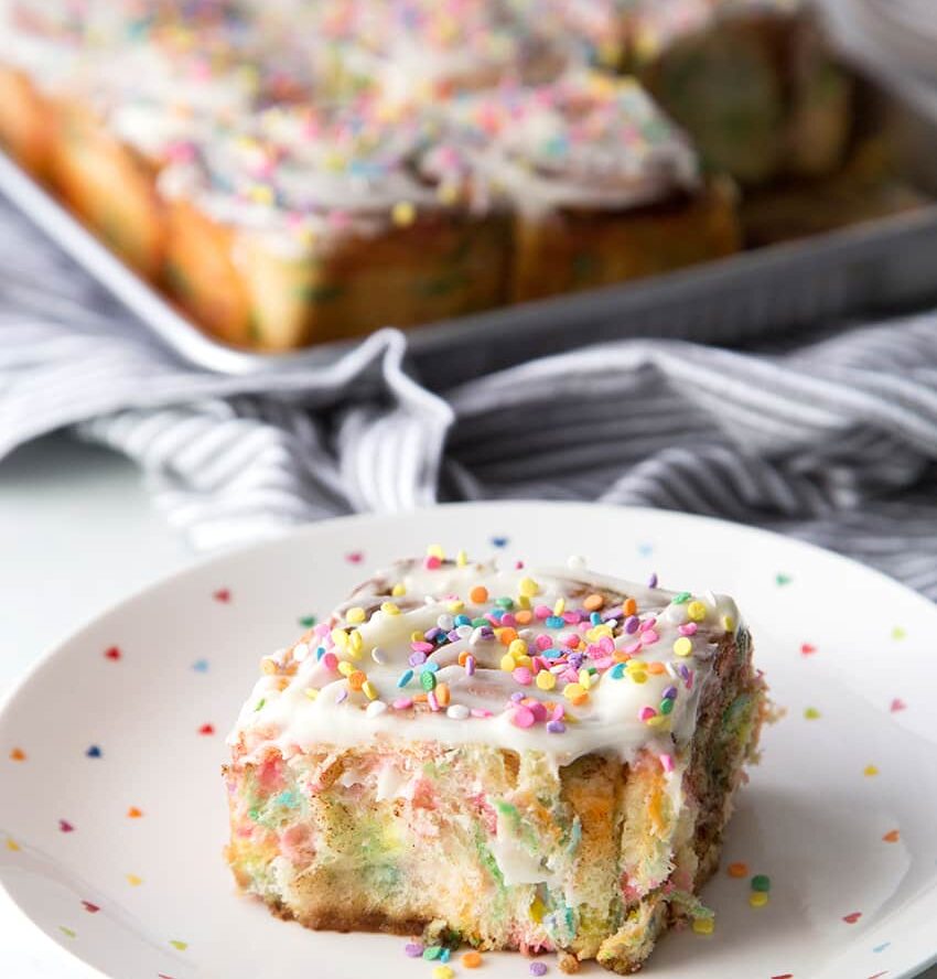 birthday-funfetti-cinnamon-rolls-1